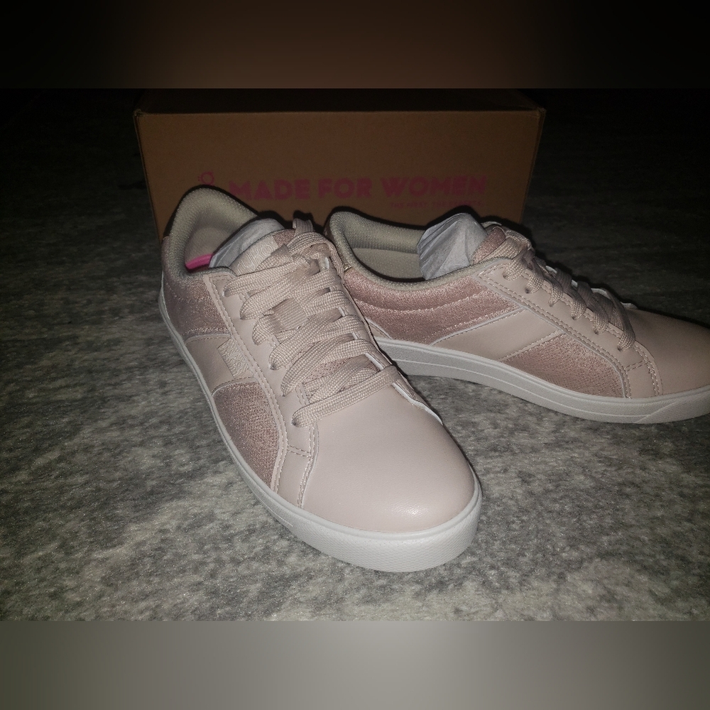 NWT Viv Classic Blush Ryka Size 7.5